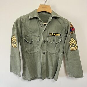 Vintage US Army OG 107 Mens S Green Field Shirt Hell On Wheels Patch Vietnam War